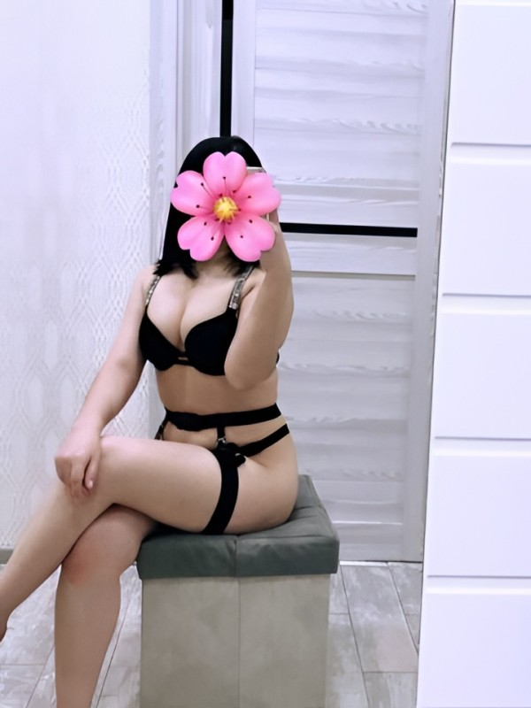 Дина привлекательная девушка из Мариуполя цена от 2000 руб