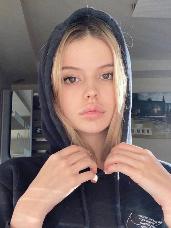 Тамара привлекательная девушка из Мариуполя цена от 3000 руб