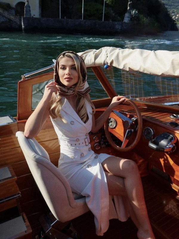 Яна привлекательная девушка из Мариуполя цена от 10000 руб